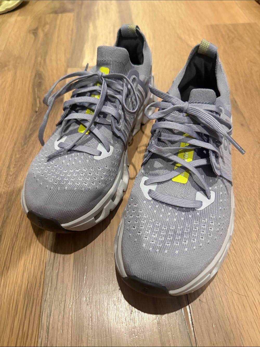 On Running Cloudswift 7.5 Light Gray Knit Athletic Sneakers with Yellow Accents